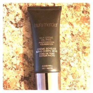 Laura Mercier Oil-free tinted moisturizer